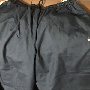 Men’s navy Nike wind pants